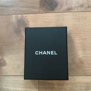 Chanel black and white gift box